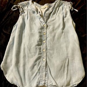 BB Dakota light denim sleeveless button down top